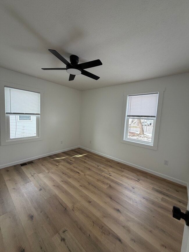 Building Photo - Fairoaks - 2 Bedroom