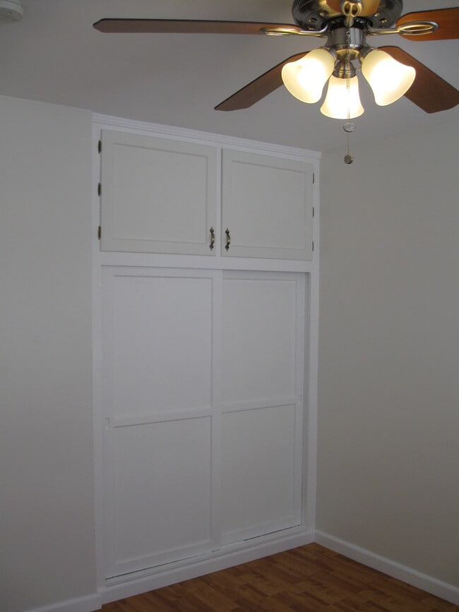 Bedroom with lots of storage space - 5592 Kinston Ave
