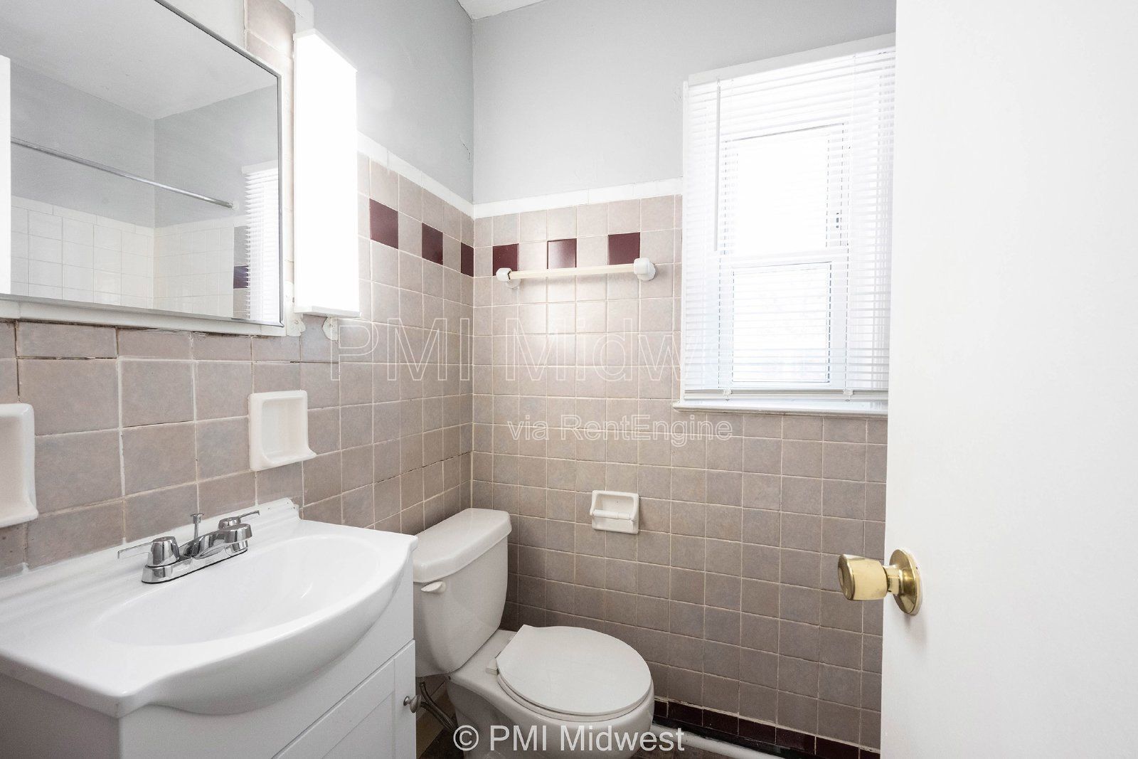 Building Photo - 3725 N Sherman Dr