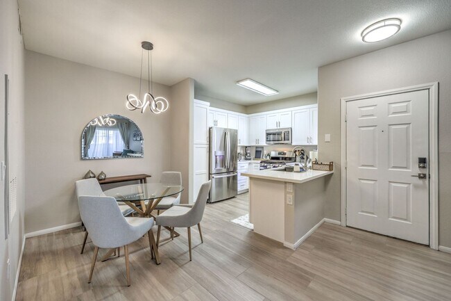 Building Photo - fully furnished, 1 bed, 1 bath condo in gated community