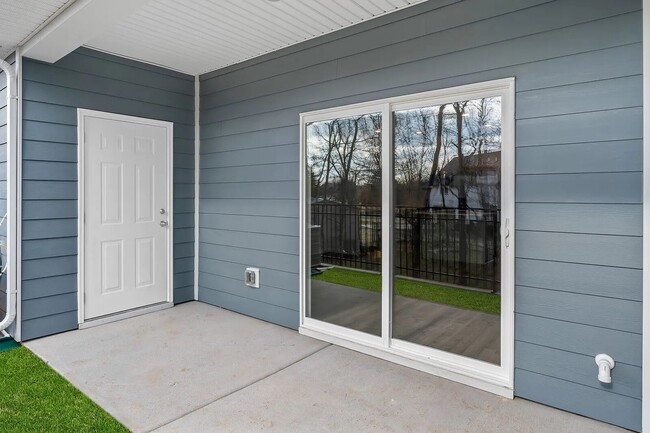 Building Photo - 1024 Keyes Pl