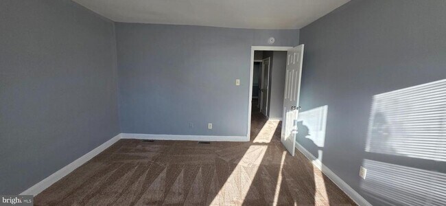 Building Photo - 1220 16th St NE