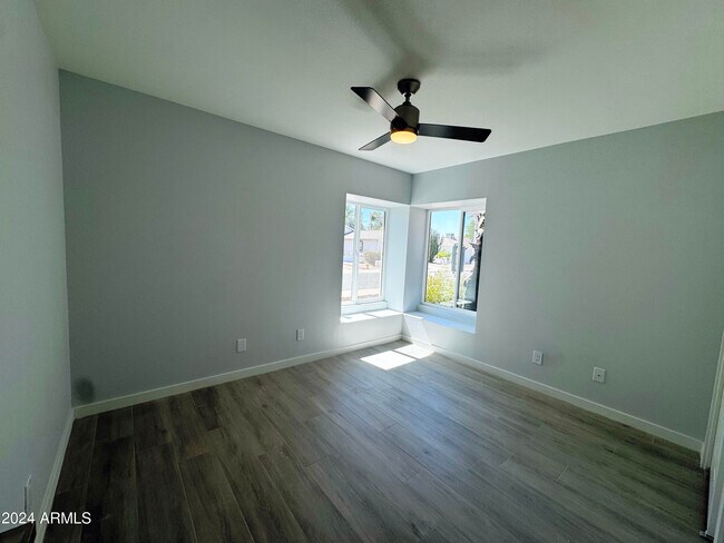Building Photo - 514 W Fellars Dr