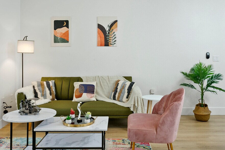 Primary Photo - 9450 W Cabela Dr