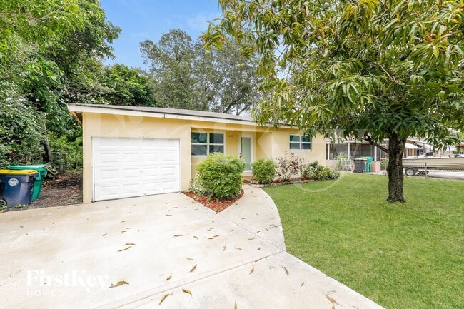 Building Photo - 4620 SW 25th Ave