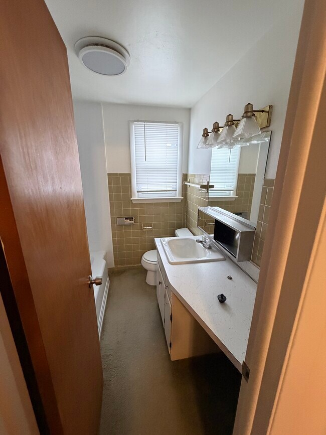 Building Photo - 152 Clover Ridge Dr