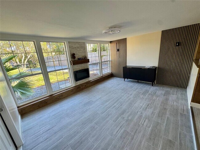 Building Photo - 1500 Carson Cir NE