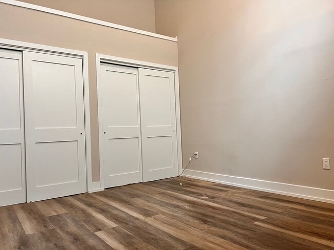 Building Photo - 4627 E. Thompson-2 Bed