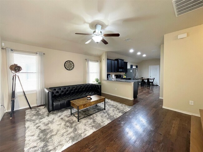 Building Photo - 3650 Sumner Lodge Dr