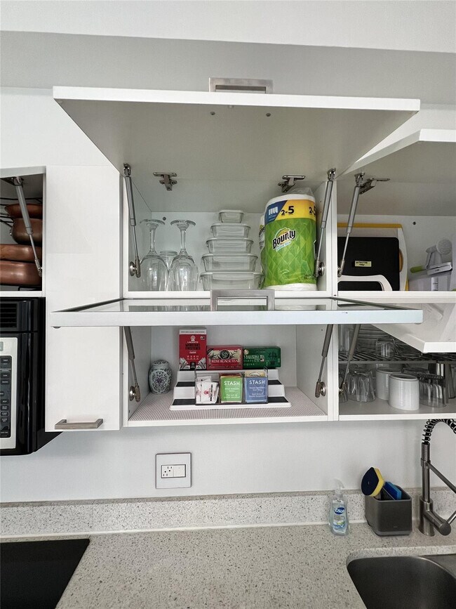 Building Photo - 133 NE 2nd Ave