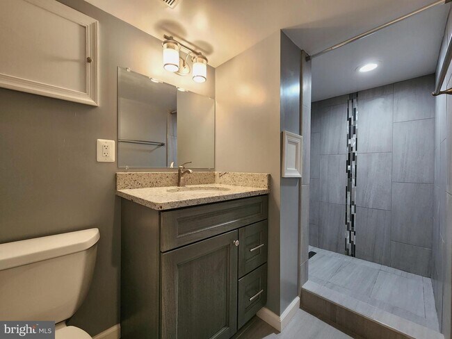 Building Photo - 502 Roberts Dr NW