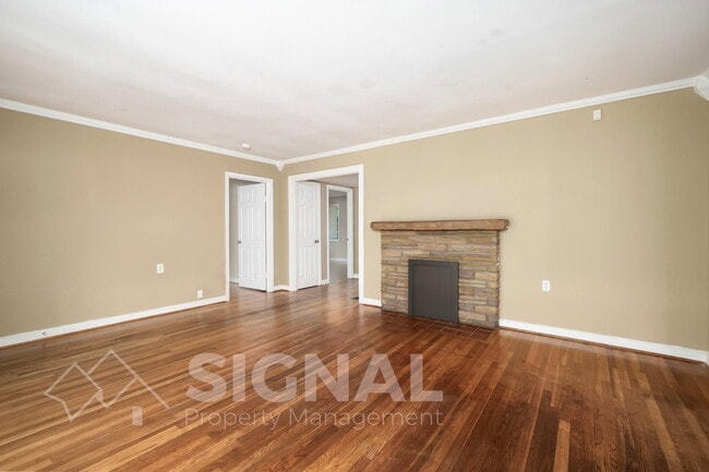 Building Photo - 1156 Skyline Dr