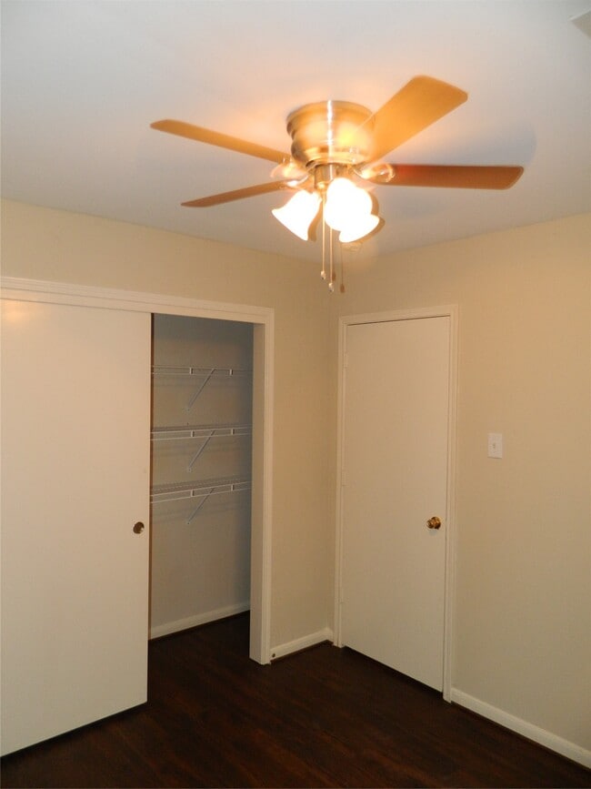 Building Photo - 7415 River Pines Dr