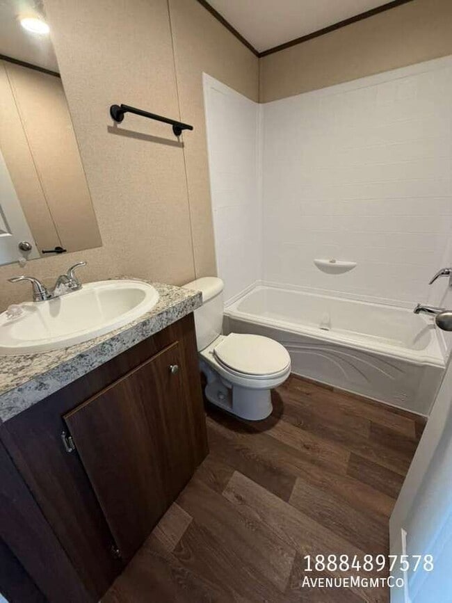 Building Photo - 512 10th St SW