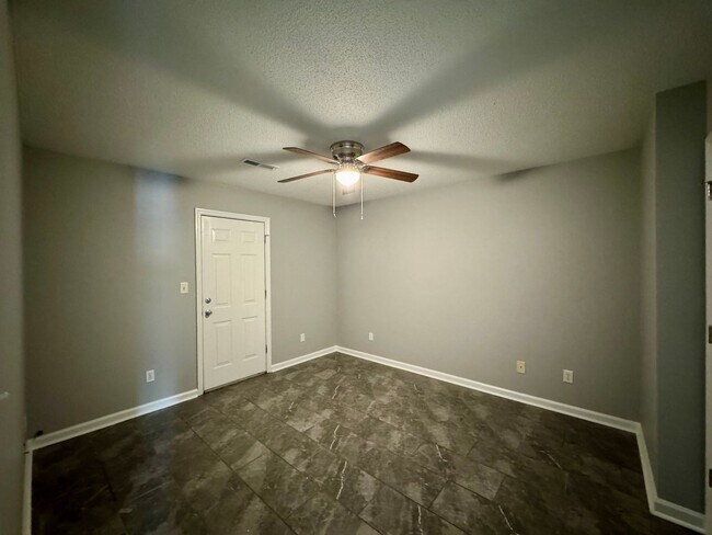 Building Photo - 809 Keller Ln