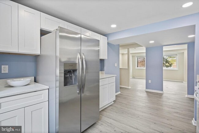 Building Photo - 9411 Merryrest Rd