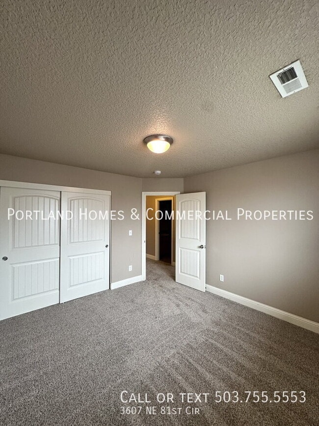 Building Photo - 3607 NE 81st Cir