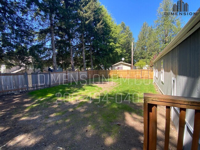 Building Photo - 4 Bed 2.5 Bath Remodelled Manufactured Home in Kent! Available NOW! Easy self showings!