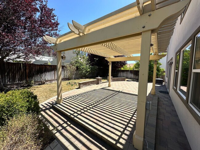 Building Photo - 4 Bed 3 Bath +Office/Den In San Ramon