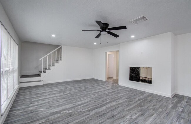 Building Photo - 812 Stone Mountain Dr