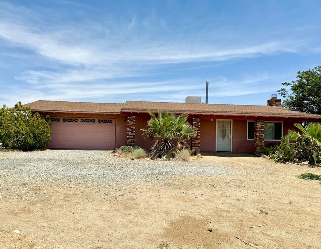 Building Photo - Come soon! 2 Bedroom home