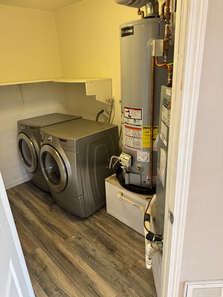 Building Photo - 8673 E Dry Creek Rd