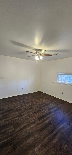 Building Photo - 711 N 70th St