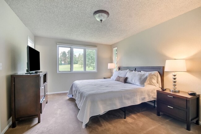 Building Photo - Fantastic Remodel in E Renton Highlands!