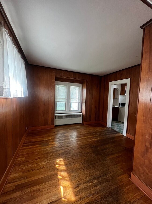 Building Photo - 2 Bed, 1 Bath- Single Family For Rent in t...
