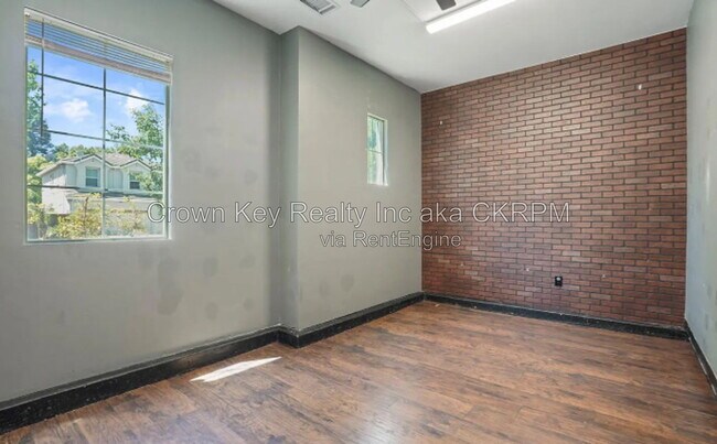 Building Photo - 229 Wisteria Ln