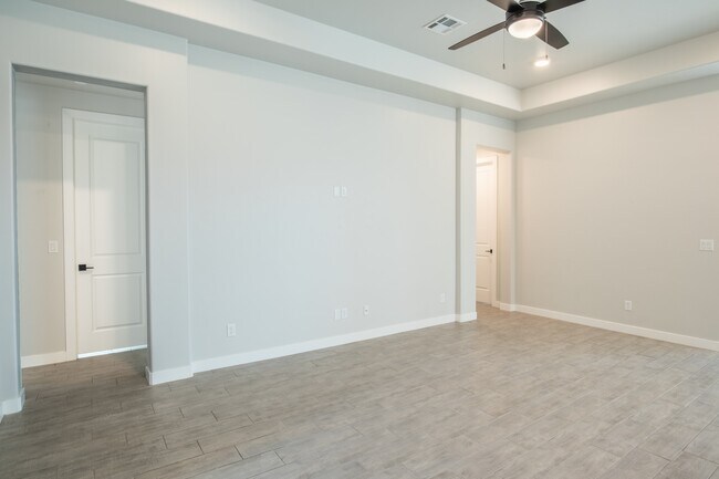 Building Photo - 6202 Bayberry Rd