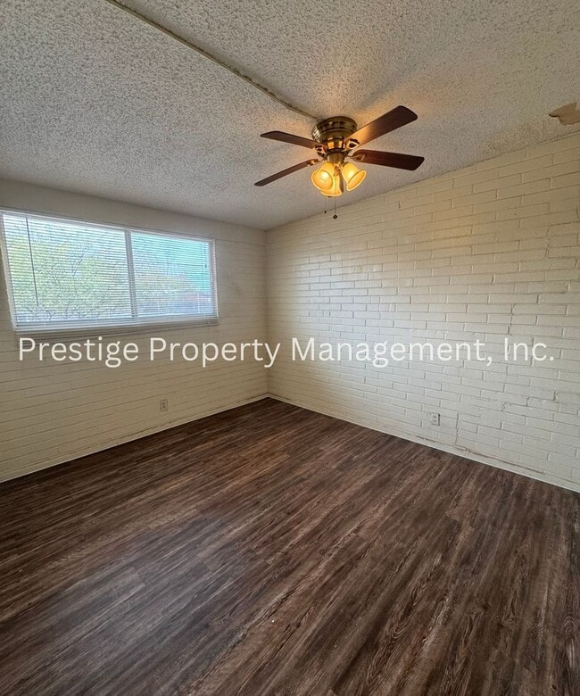 Building Photo - Charming, Centrally Located Brick House!