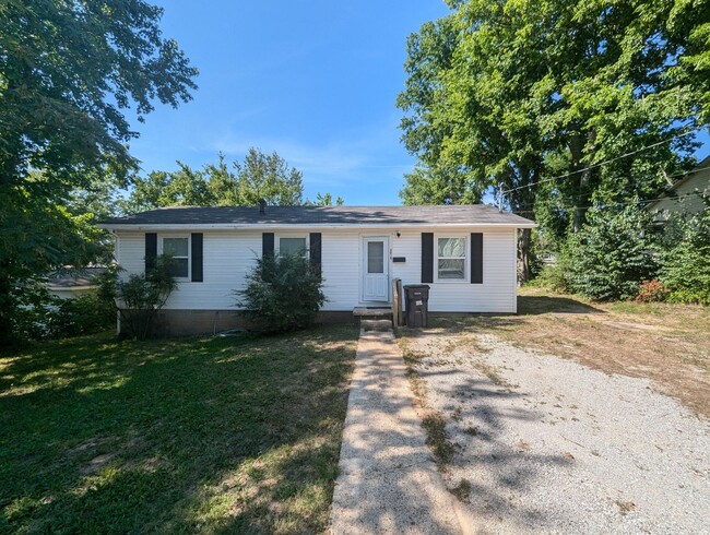 Building Photo - Cozy 3 Bed/ 2 Bath House in the Center of ...