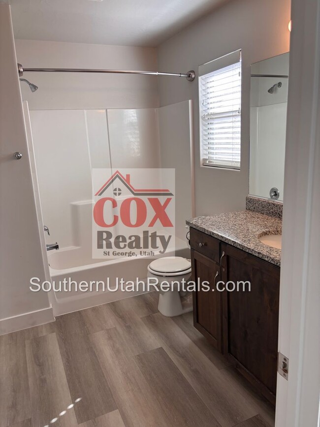 Building Photo - 3 bed / 2.5 bath / 2-car with washer/dryer...