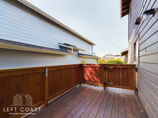 Building Photo - 890 SW 7th St