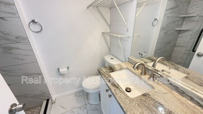 Building Photo - 1715 Larkins Wy