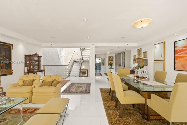 Building Photo - 1000 Venetian Way