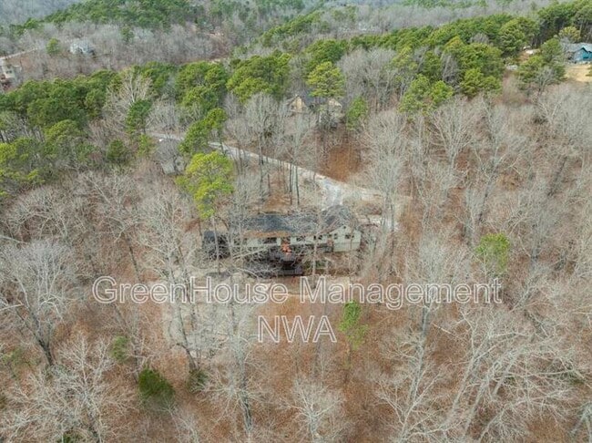 Building Photo - 8984 Falls Hollow Rd