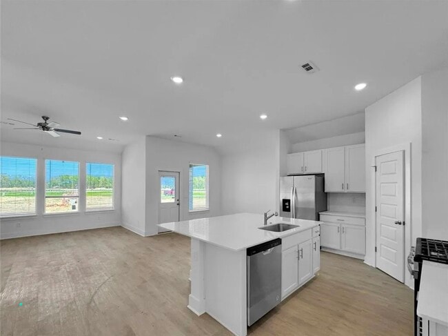 Building Photo - 201 Collie Ave