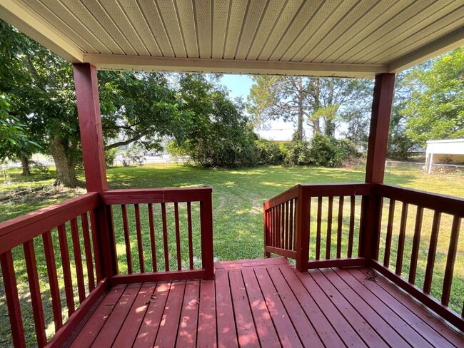 Building Photo - SPACIOUS BRICK RANCH in GOLDSBORO! 4 BR, 2 BA - FENCED-IN YARD *Convenient to SJAFB*