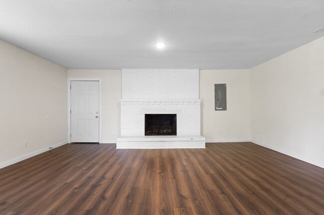 Building Photo - Charming Renovated Home for Lease in Denison!