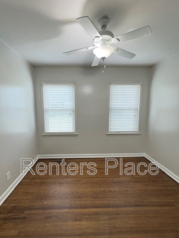 Building Photo - 208 E 45th Pl