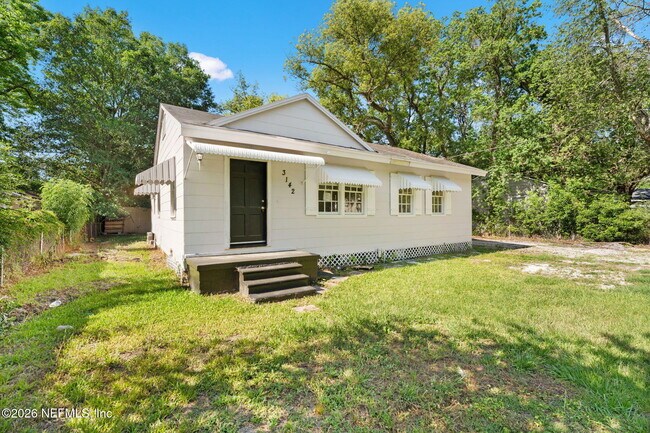 Building Photo - 3142 3rd St Cir S
