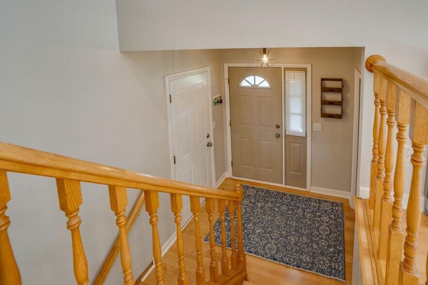 Building Photo - 2432 Henslow Ct N