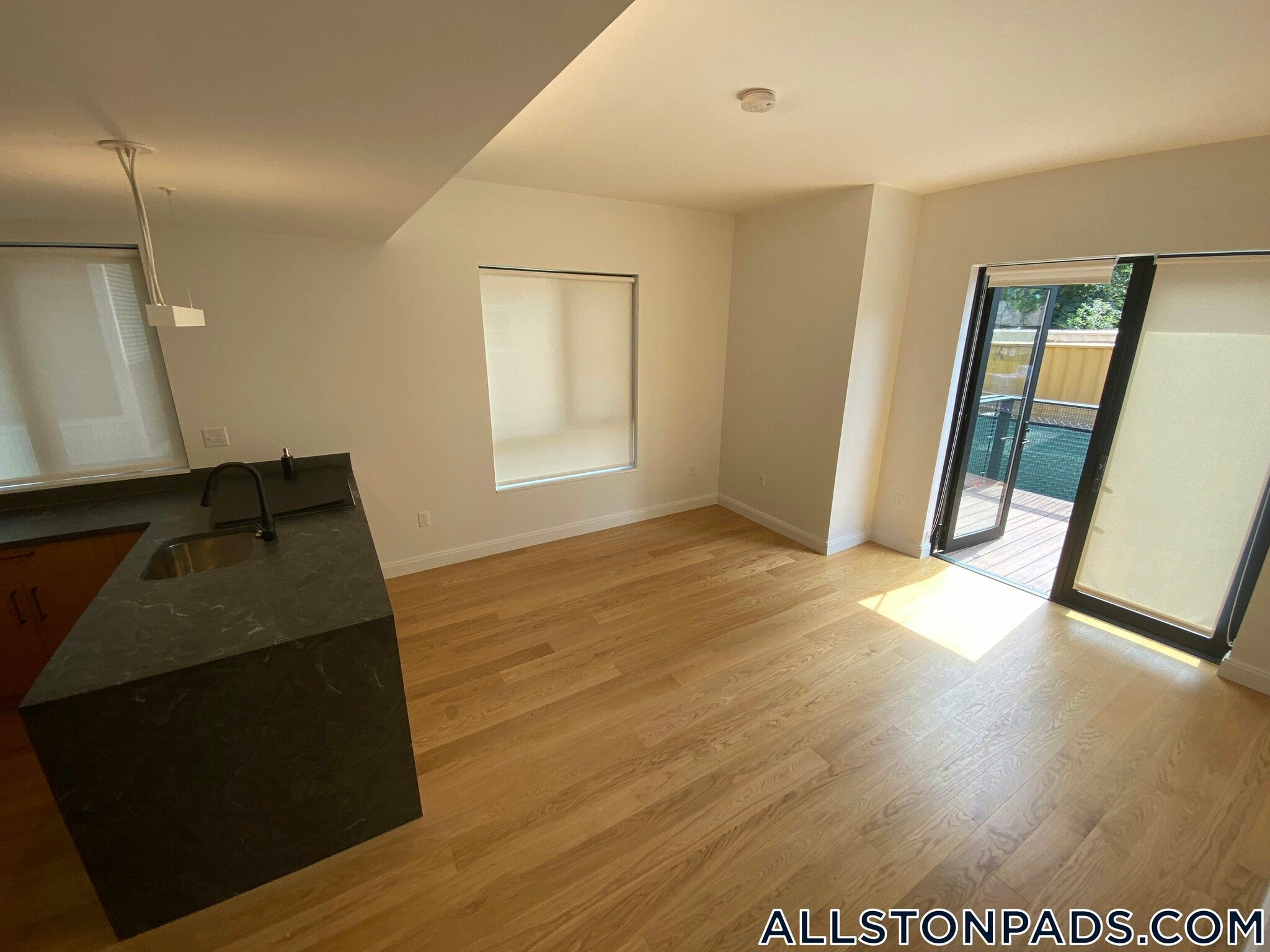 Building Photo - 83 Gardner St