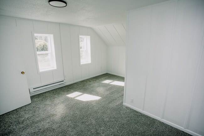 Building Photo - Charming 4-Bedroom Home with Stunning View...