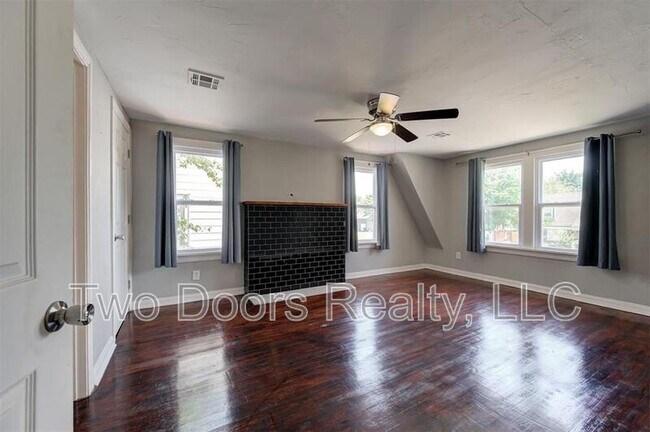 Building Photo - 2433 NW 18th St