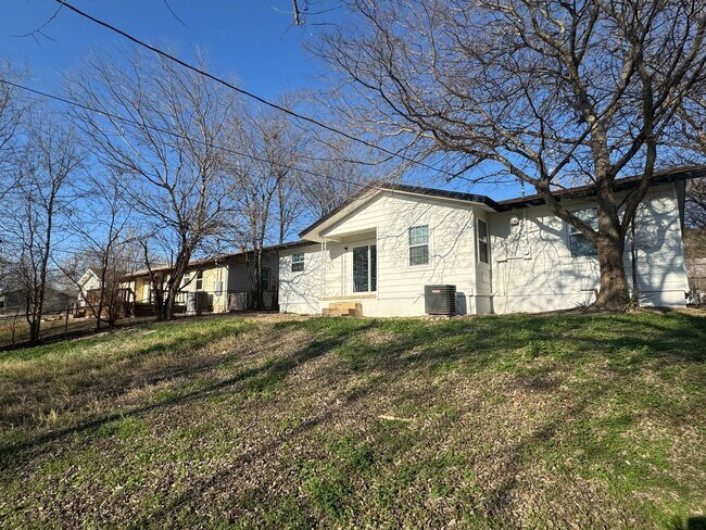 Building Photo - 3-Bedroom House for Rent in Copperas Cove