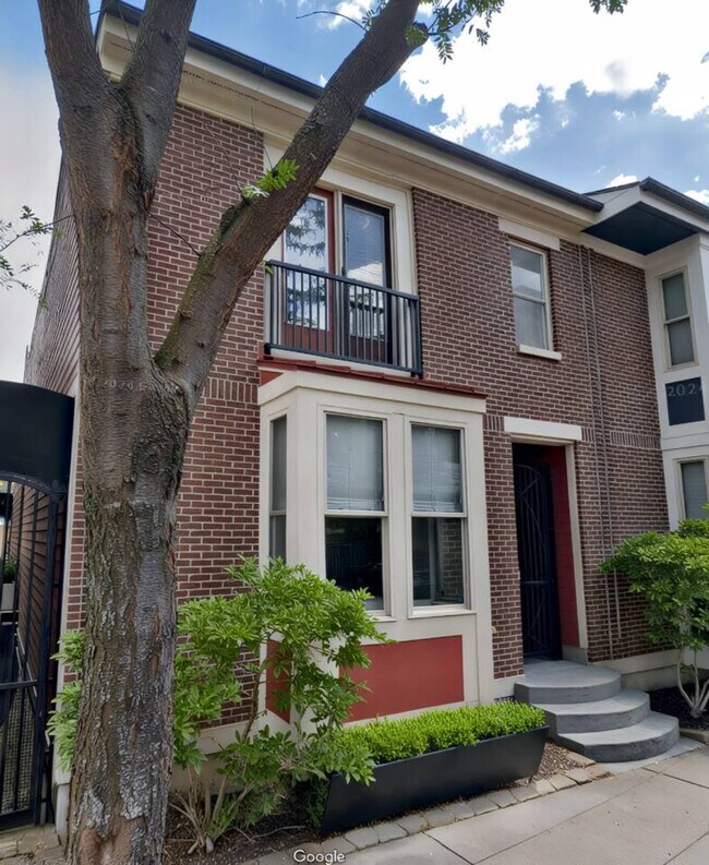 Building Photo - 1408 Pleasant St