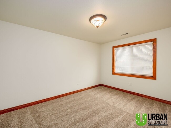 Building Photo - Downtown home for rent.